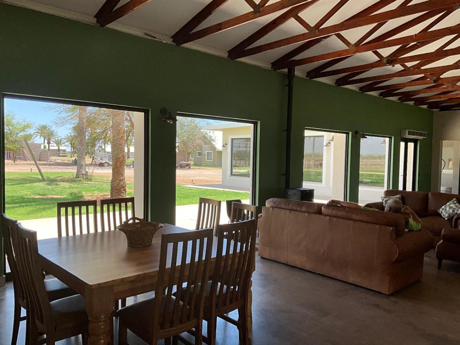 Flying Ostrich Guesthouse & Self-Catering Accommodation 마리엔탈 외부 사진