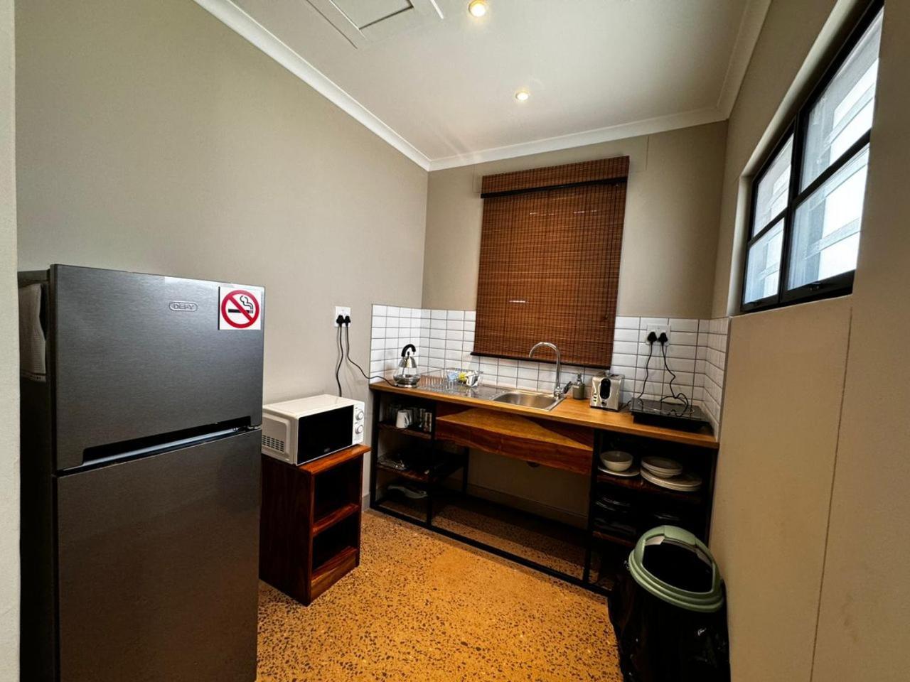 Flying Ostrich Guesthouse & Self-Catering Accommodation 마리엔탈 외부 사진